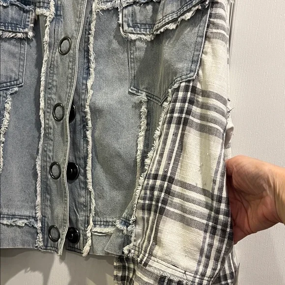 Oli & Hali NWT Blue/White Jean Jacket w oversized snap buttons and plaid sleeves - Picture 14 of 16